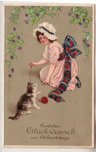60209 Präge Glückwunsch Ak Kind spielt mit Katze 1916