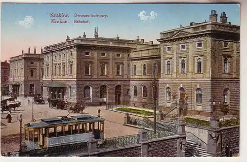60162 Ak Krakau Bahnhof mit Strassenbahn davor um 1915