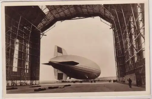 59844 Ak Zeppelin Luftschiff startbereit vor der Halle 1938
