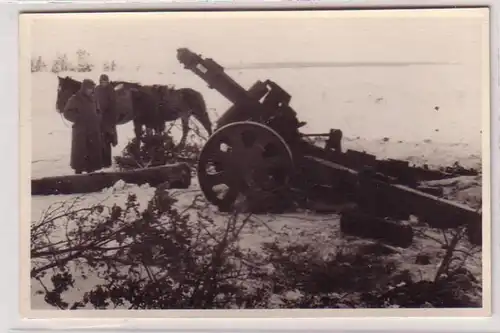 59140 Foto Ak Leski Polen Karpathen zerstörtes Geschütz im 2. Weltkrieg