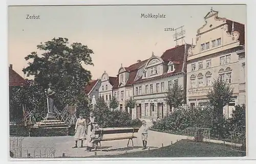 58541 Ak Zerbst Moltkeplatz um 1905