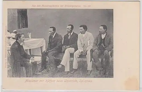 58436 Ak Missionar mit Helfern beim Unterricht Südafrika um 1900