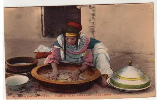 58321 Ak Algerien Femme Arabe Preparant le Couscous um 1925