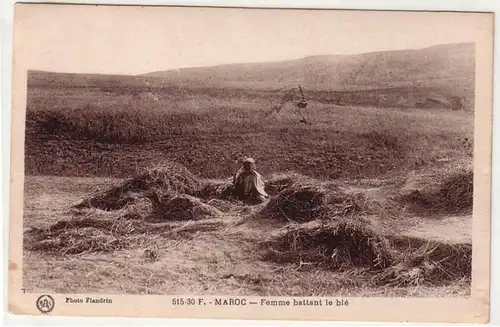 58218 Ak d'un légionnaire étranger allemand du Maroc femme bat blé 1927