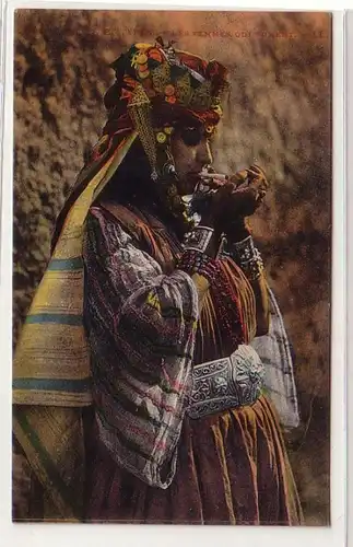 57781 Ak Marokko Marokkanerin raucht Zigarette um 1925