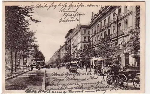 57543 Ak Berlin Sous les tilleuls avec Victoria Cafe et les transports 1911