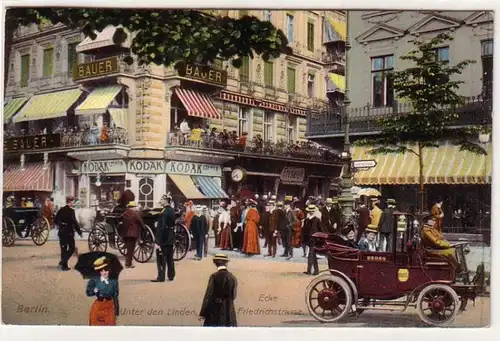 57509 Ak Berlin Sous les Linden Ecke Friedrichstrasse avec des magasins 1909