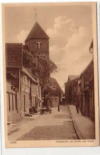 57177 Ak Lübz Schulstrasse mit Kirche und Schule 1928