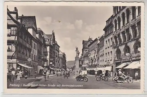 56534 Ak Freiburg in Br. Straßenansicht mit Bertholdsbrunnen um 1940