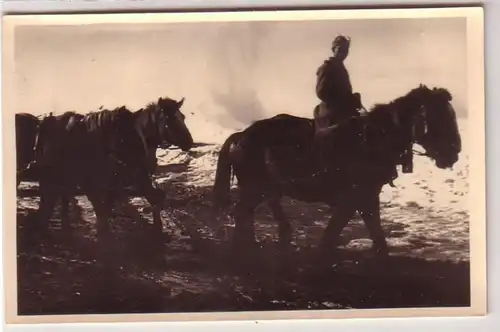 56439 Foto Ak Leski Polen Karpathen Soldat mit Pferden im 2. Weltkrieg