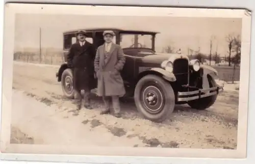 56186 Original Foto mit altem Auto Oldtimer um 1925