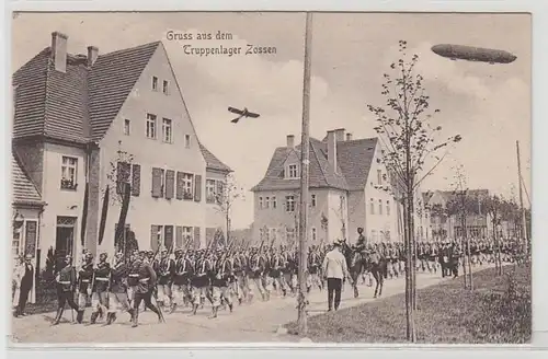 56036 Poste de terrain Ak Salutation du camp de troupes Soixante-douces avec Zeppelin 1916