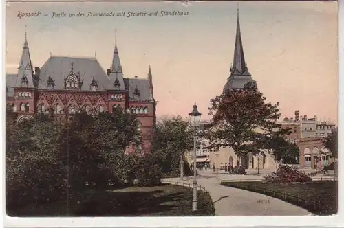 55877 Ak Rostock Partie sur la promenade avec porte en pierre et maison de stand 1909