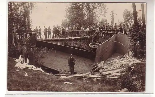 55818 Foto Ak Auto LKW Verkehrsunfall bei Freiberg um 1925