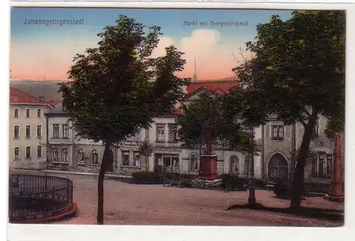 55753 Ak Johanngeorgenstadt Markt mit Kriegerdenkmal um 1910