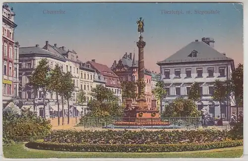 55431 Ak Chemnitz Theaterplatz mit Siegessäule 1917