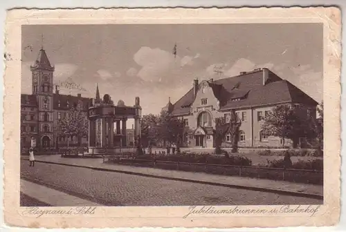 55281 Ak Haynau in Schlesien Jubiläumsbrunnen und Bahnhof 1929