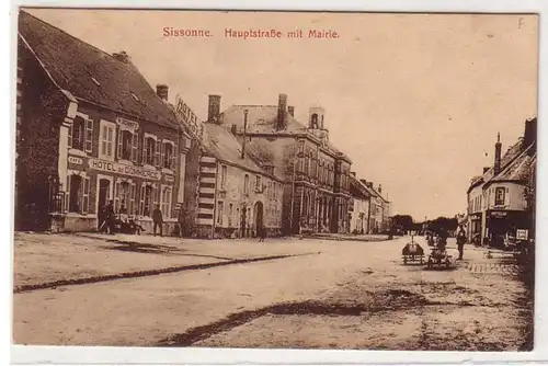 55253 Feldpost Ak Sissonne Hauptstrasse mit Mairie Frankreich France 1915