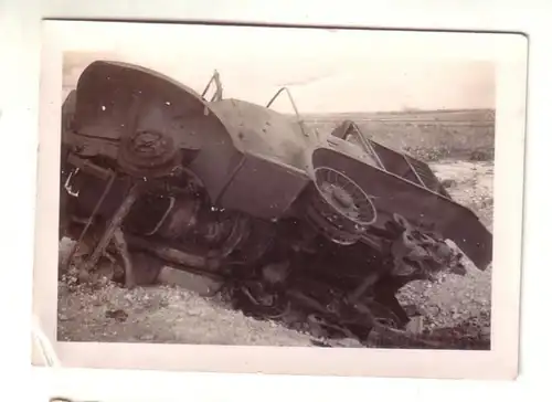 54954 Original Foto zerstörter französischer Munitionswagen im 2. Weltkrieg
