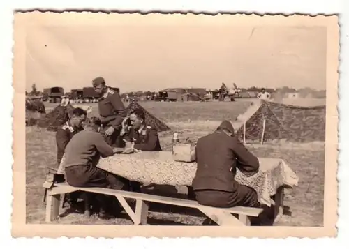 54941 Original Foto Zeltlager auf Feldflugplatz im 2. Weltkrieg