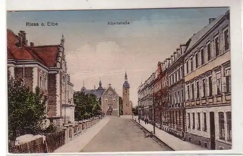 54603 Ak Riesa an der Elbe Albertstrasse um 1920