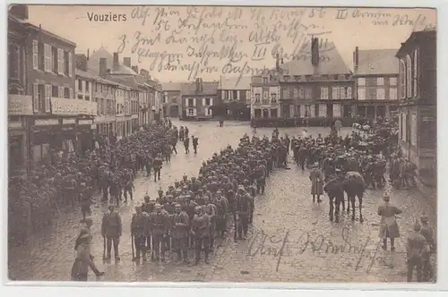 54528 Poste de terrain Ak Vouziers France France Parade militaire 1916