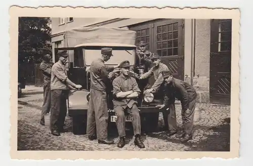 54112 Foto Soldaten mit LKW im 2. Weltkrieg um 1940