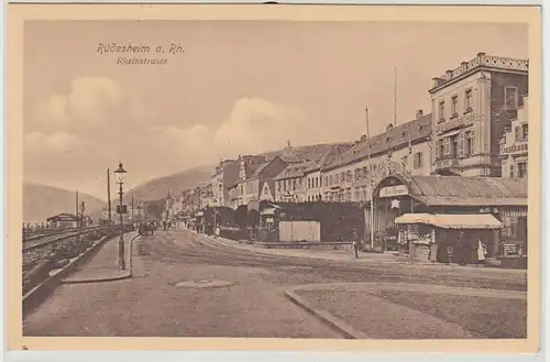 54102 Ak Rüdesheim a. Rh. Rheinstrasse mit Bahnhof, Hotel und Gasthaus 1914