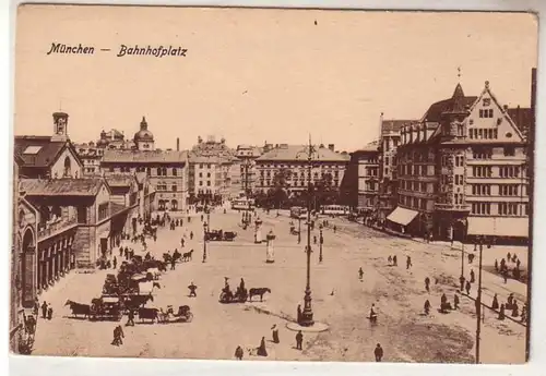 53503 Ak München Bahnhofplatz mit Verkehr um 1930