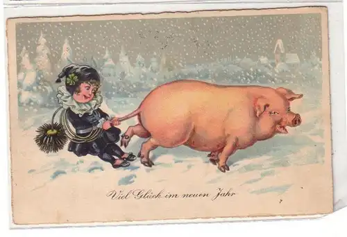 52784 Neujahrs Ak Kind Schornsteinfeger zieht Schwein am Schwanz 1930