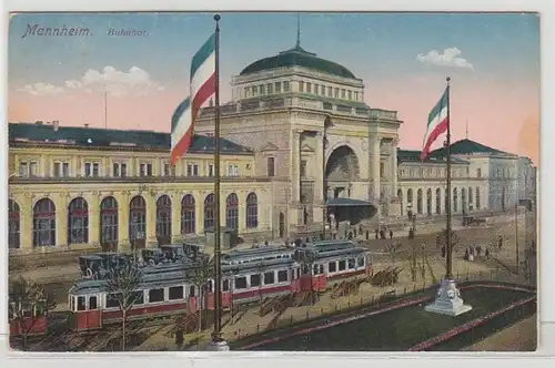 52772 Ak Mannheim Bahnhof mit Strassenbahn davor um 1920