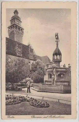 52745 Ak Zeitz Brunnen mit Rathausturm um 1930