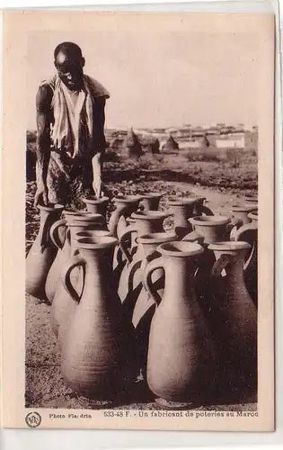 52387 Ak d'un légionnaire étranger allemand du Maroc Potier avec des cruches vers 1926