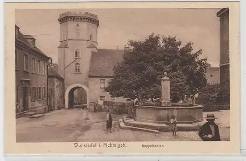 52282 Ak Wunsiedel dans les montagnes de Fichtel Koppethentor et fontaine vers 1930