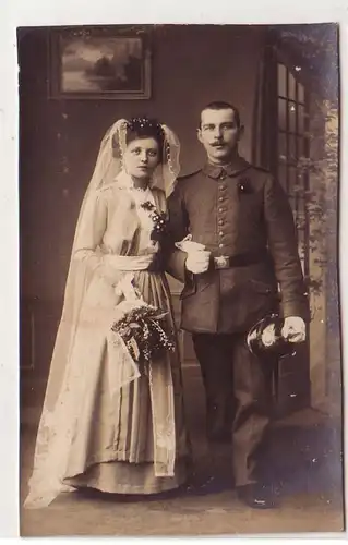52121 Foto Ak Sachsen Soldat mit Pickelhaube um 1915