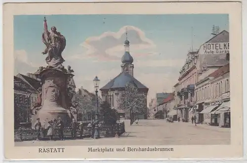 51559 Ak Rastatt Marktplatz, Bernhardusbrunnen, Hotel um 1920