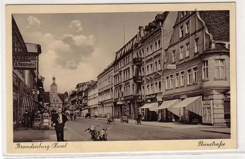 51454 Ak Brandenburg Havel Steinstrasse mit Geschäften um 1940