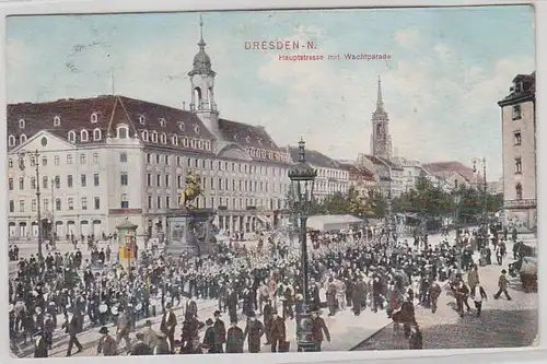 50172 Ak Dresden N. Hauptstrasse mit Wachtparade 1908