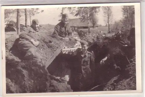 50106 Photo Ak Leski Pologne Carpathes soldats dans l'abri dans la 2ème guerre mondiale