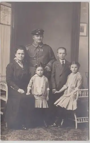 49832 Foto Ak Soldat mit Schützenschnur 1. Weltkrieg 1915