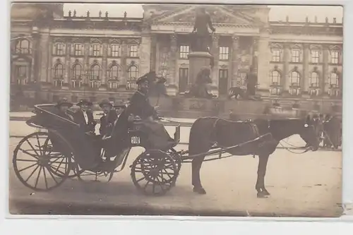 49061 Foto-Ak Berlin Reichstag mit Pferdekutsche um 1910