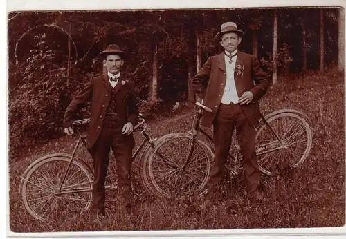 48606 photo Ak 2 Hommes sur Vélo Tour 1910