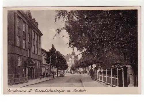 48543 Ak Güstrow dans M. Railstrasse avec pont vers 1950