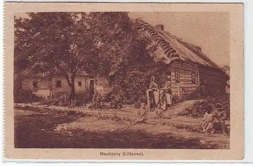 47283 Feldpost Ak Noubjany (Litauen) Bauernhaus mit Reetdach 1917