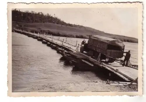 46953 Photo originale Russie camion traversé pont de bateau de secours 2e guerre mondiale