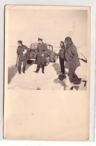 45979 Foto Winter Soldaten mit PKW 2. Weltkrieg