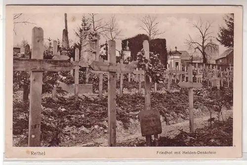 45768 Ak Rethel Cimetière avec héros Denktstein 1916