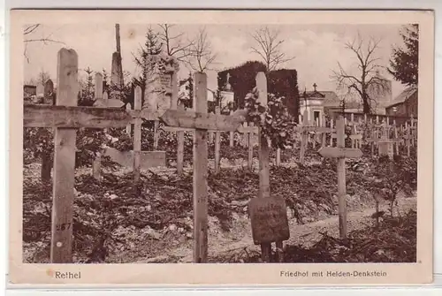 45768 Ak Rethel Friedhof mit Helden Denkstein 1916