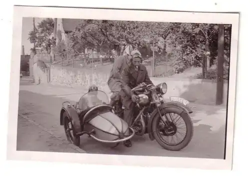 45744 Photo moto de voiture latérale avec cigare 2e guerre mondiale