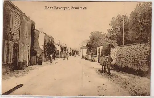 45550 Ak Pont Faverger Frankreich Straßenansicht um1915